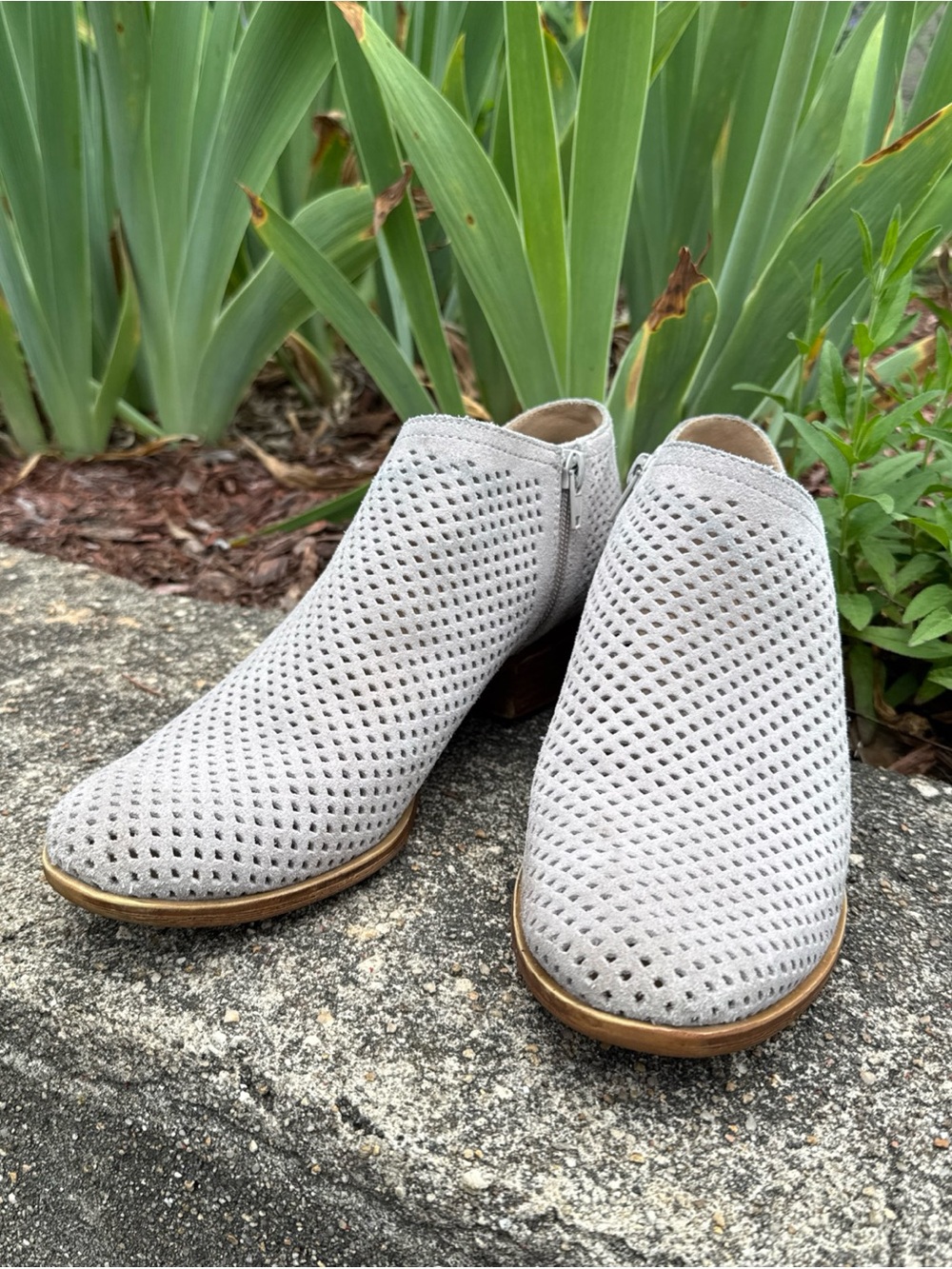 Lucky Brand Booties Women 9.5 Baylah Suede Perforated Zip Ankle Boots Tan Taupe